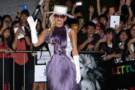 lady gaga robe cheveux2